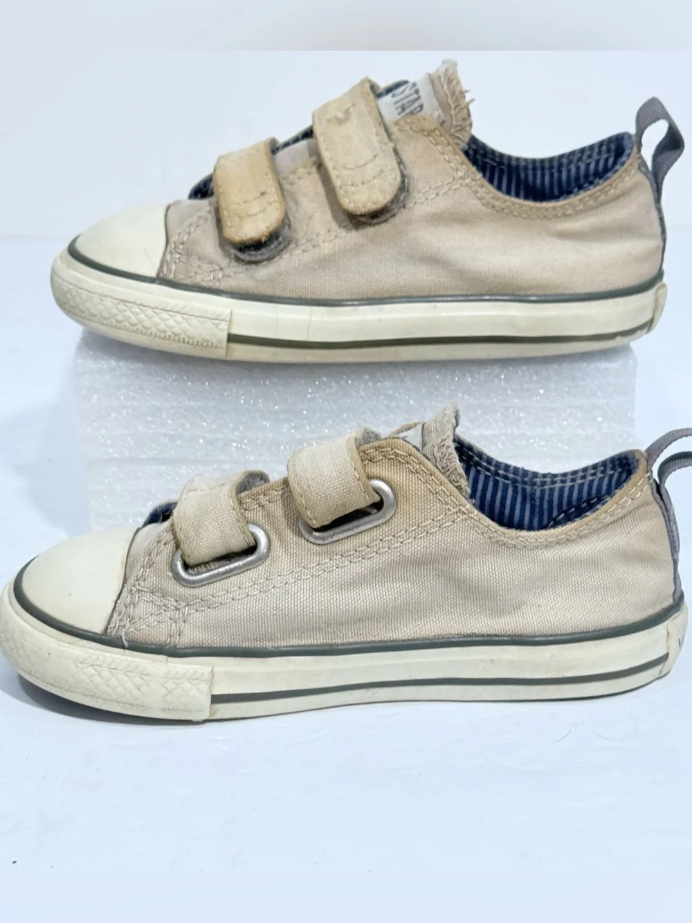 Converse All Stars Gray Canvas Rubber Toe Cap Sneakers Size 8 Hook Loop Closure